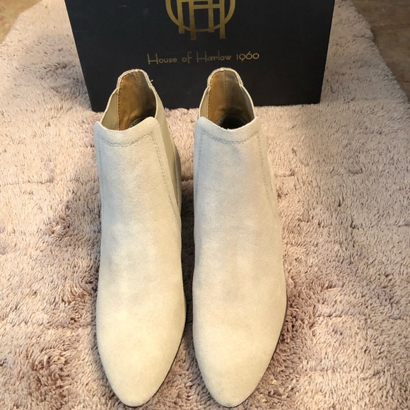 House of Harlow 1960 Shoes - Cream Suede Boots. Never worn size 6
